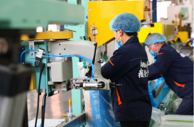 瘋狂小狗 集聚國際資源，打造世界一流的寵物食品工廠消毒體系